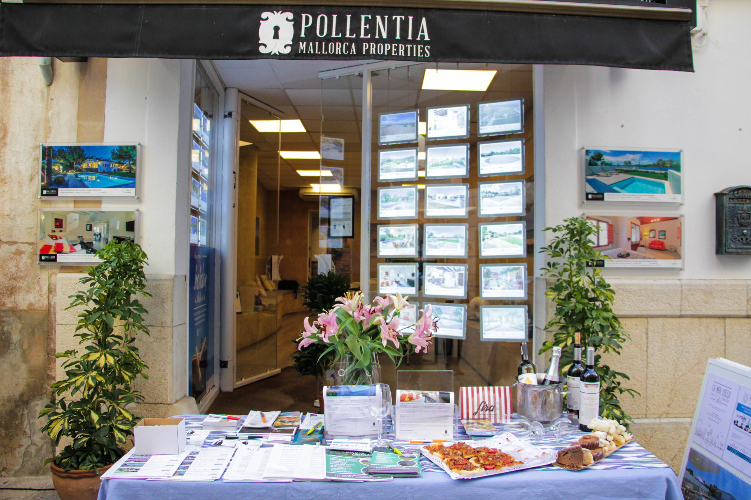 Our real estate agency in Pollensa wishes "Molts d'anys per la fira!"
