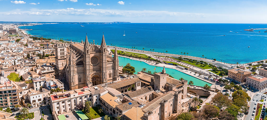 The historic centre of Palma, an emblematic location where you can see elegant properties and enjoy the vibrant city life